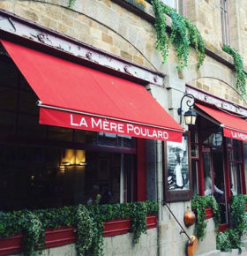 Jardinières artificielles au restaurant de la Mère Poulard au Mont-Saint-Michel