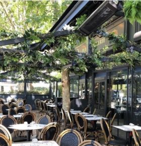 Décoration florale pour une brasserie